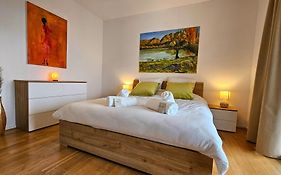 Bellavista Apartment With Free Parking